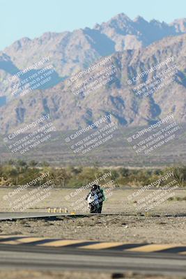 media/Dec-07-2025-CVMA (Sun) [[3e7d2de5dc]]/Race 18-Formula Twins-Formula 40 UL/